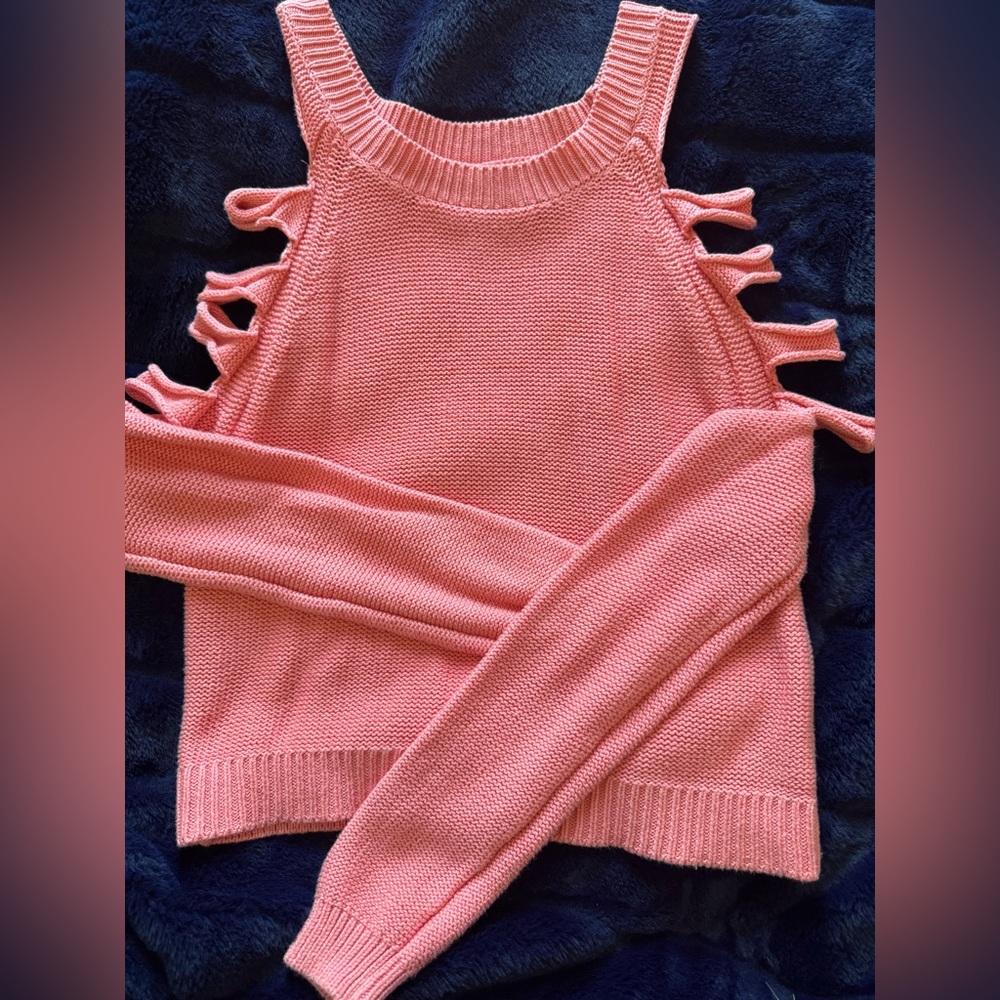 Forever 21  Cutout Crew Neck Sweater